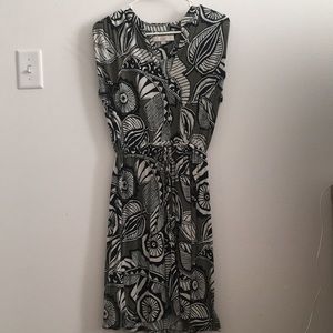 LOFT comfy olive green patterned dress 😍